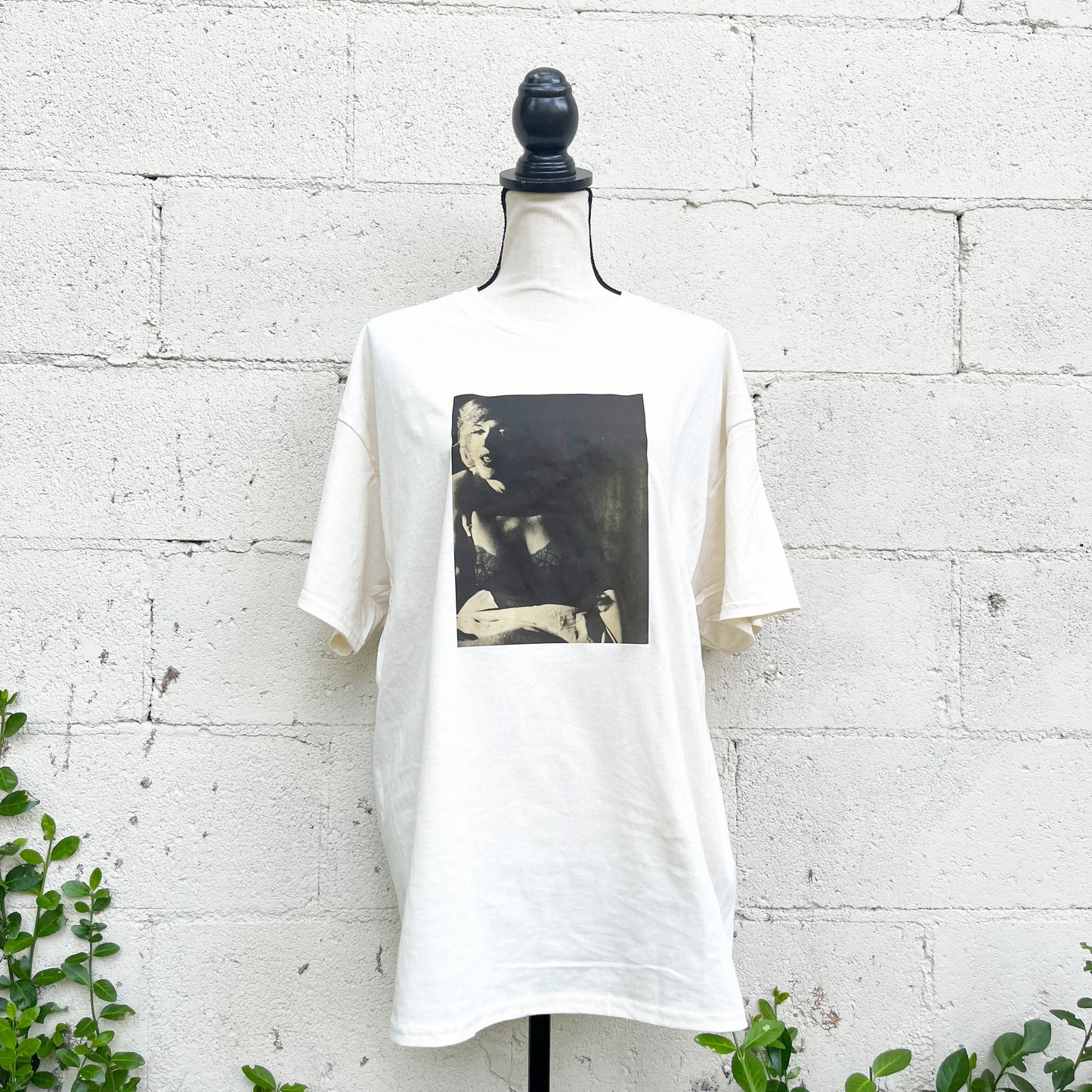 "Marilyn Monroe" Silhouette Retro Sand Tan T-Shirt Tee